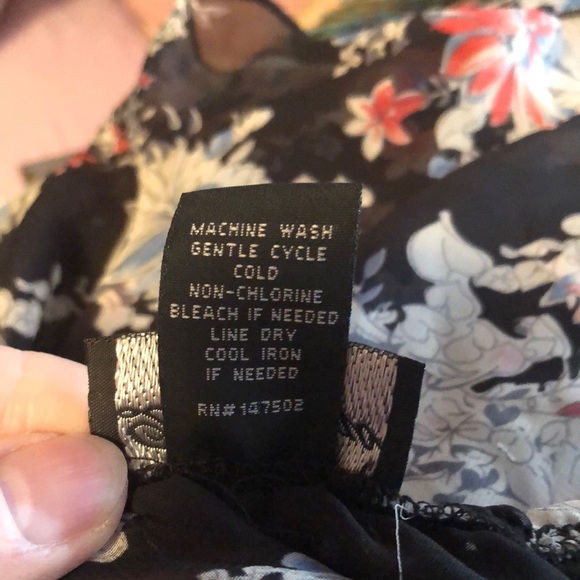 Multicolored Off the Shoulder Flutter Sleeve Ruffled Blouse - Picture 6 of 6